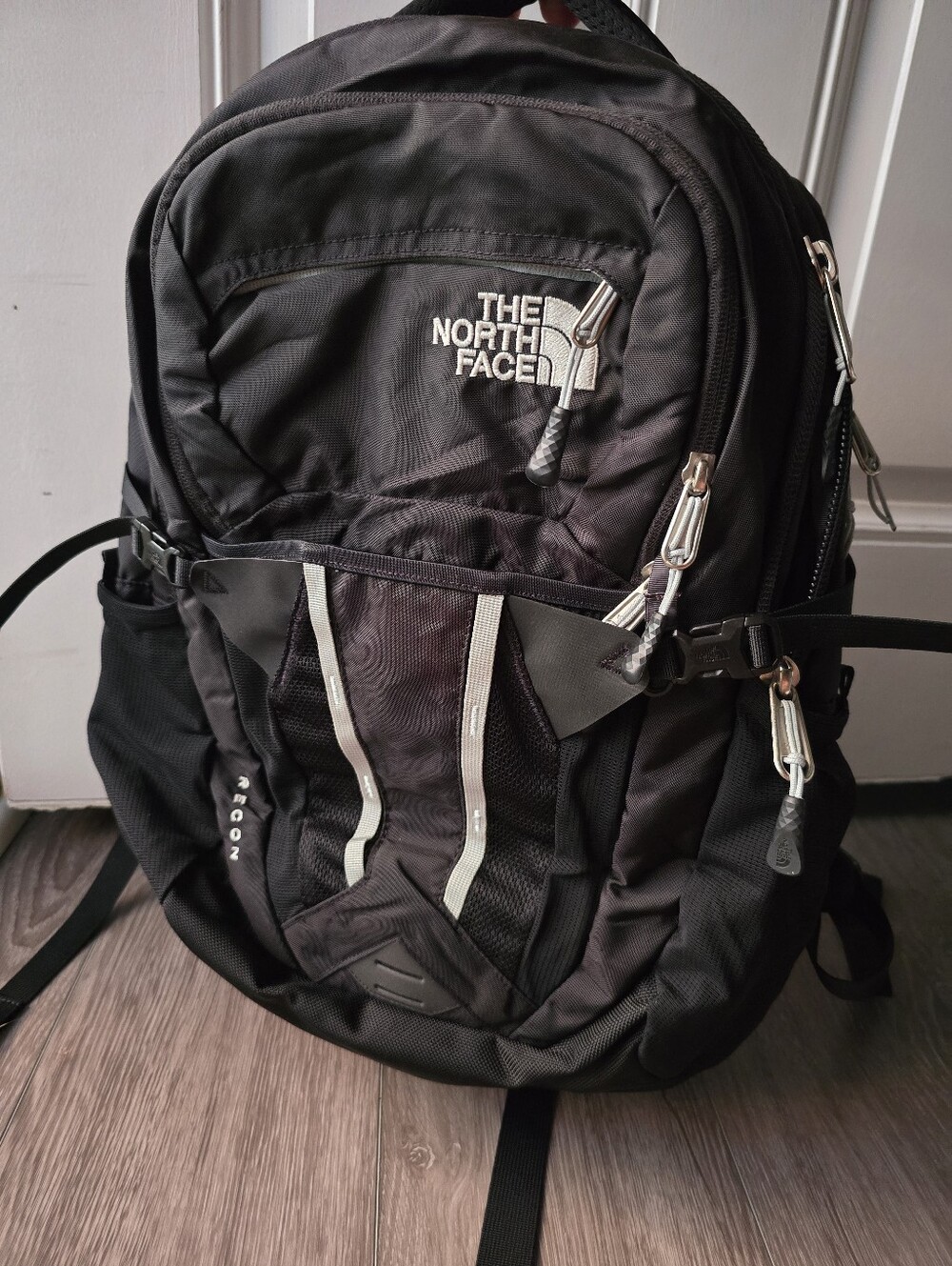 The North Face Recon Backpack Black 30L FlexVent Laptop Travel Hiking Daypack